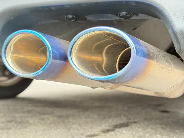 ヴォクシー ZS 禁煙車 社外マフラー モデリスタエアロ 純正9型ナビ フリップダウン 両側パワースライドドア バックカメラ フルセグ ドラレコ 前後クリソナ LED 純正16AW スマートキー 7人乗り 車検整備付(10枚目)