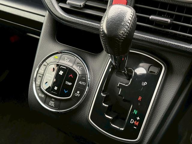 ヴォクシー ZS 禁煙車 社外マフラー モデリスタエアロ 純正9型ナビ フリップダウン 両側パワースライドドア バックカメラ フルセグ ドラレコ 前後クリソナ LED 純正16AW スマートキー 7人乗り 車検整備付(25枚目)