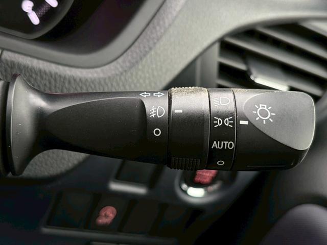 ヴォクシー ZS 禁煙車 社外マフラー モデリスタエアロ 純正9型ナビ フリップダウン 両側パワースライドドア バックカメラ フルセグ ドラレコ 前後クリソナ LED 純正16AW スマートキー 7人乗り 車検整備付(30枚目)