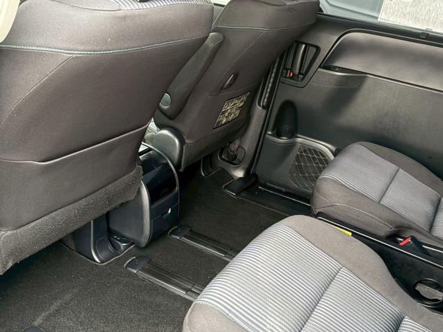 ヴォクシー ZS 禁煙車 社外マフラー モデリスタエアロ 純正9型ナビ フリップダウン 両側パワースライドドア バックカメラ フルセグ ドラレコ 前後クリソナ LED 純正16AW スマートキー 7人乗り 車検整備付(40枚目)