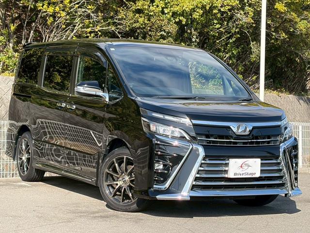 ヴォクシー ＺＳ　禁煙　社外ナビ　フルセグＴＶ　フリップダウンモニター　バックカメラ　両側パワースライド　ＤＶＤ再生　前後ドラレコ　社外１７インチＡＷ　衝突軽減ブレーキ　ＬＥＤ　ＥＴＣ　クルーズコントロール　ＵＳＢ接続（5枚目）