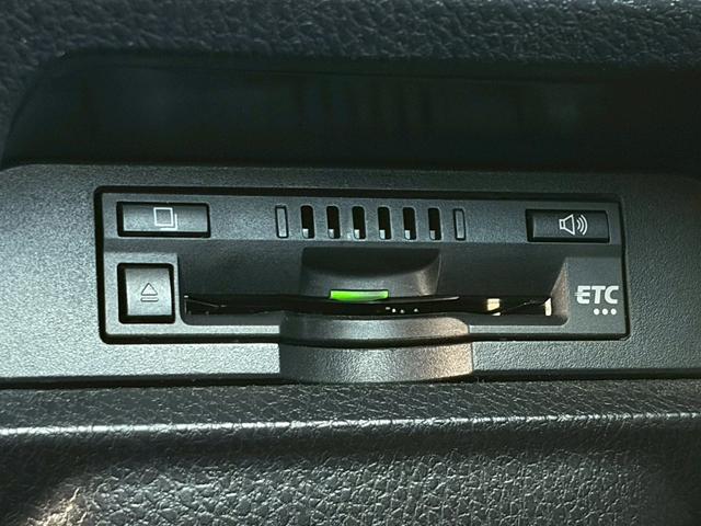 ヴォクシー ＺＳ　禁煙　社外ナビ　フルセグＴＶ　フリップダウンモニター　バックカメラ　両側パワースライド　ＤＶＤ再生　前後ドラレコ　社外１７インチＡＷ　衝突軽減ブレーキ　ＬＥＤ　ＥＴＣ　クルーズコントロール　ＵＳＢ接続（13枚目）