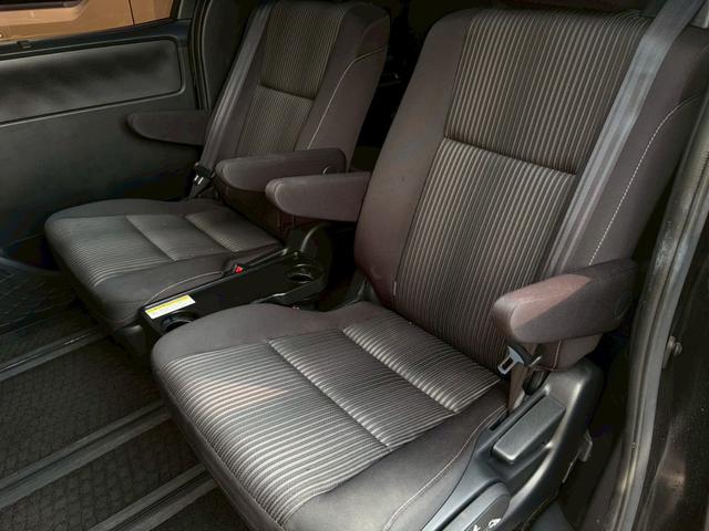 ヴォクシー ＺＳ　禁煙　社外ナビ　フルセグＴＶ　フリップダウンモニター　バックカメラ　両側パワースライド　ＤＶＤ再生　前後ドラレコ　社外１７インチＡＷ　衝突軽減ブレーキ　ＬＥＤ　ＥＴＣ　クルーズコントロール　ＵＳＢ接続（18枚目）