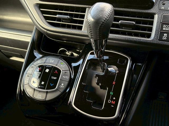 ヴォクシー ＺＳ　禁煙　社外ナビ　フルセグＴＶ　フリップダウンモニター　バックカメラ　両側パワースライド　ＤＶＤ再生　前後ドラレコ　社外１７インチＡＷ　衝突軽減ブレーキ　ＬＥＤ　ＥＴＣ　クルーズコントロール　ＵＳＢ接続（22枚目）