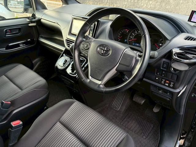 ヴォクシー ＺＳ　禁煙　社外ナビ　フルセグＴＶ　フリップダウンモニター　バックカメラ　両側パワースライド　ＤＶＤ再生　前後ドラレコ　社外１７インチＡＷ　衝突軽減ブレーキ　ＬＥＤ　ＥＴＣ　クルーズコントロール　ＵＳＢ接続（39枚目）