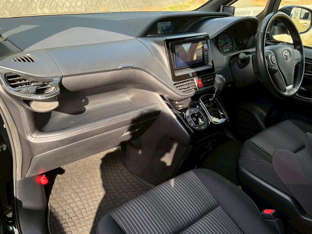 ヴォクシー ＺＳ　禁煙　社外ナビ　フルセグＴＶ　フリップダウンモニター　バックカメラ　両側パワースライド　ＤＶＤ再生　前後ドラレコ　社外１７インチＡＷ　衝突軽減ブレーキ　ＬＥＤ　ＥＴＣ　クルーズコントロール　ＵＳＢ接続（40枚目）