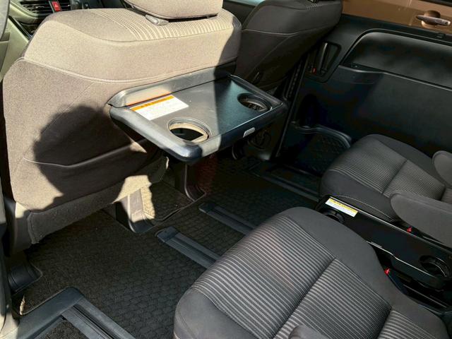 ヴォクシー ＺＳ　禁煙　社外ナビ　フルセグＴＶ　フリップダウンモニター　バックカメラ　両側パワースライド　ＤＶＤ再生　前後ドラレコ　社外１７インチＡＷ　衝突軽減ブレーキ　ＬＥＤ　ＥＴＣ　クルーズコントロール　ＵＳＢ接続（42枚目）