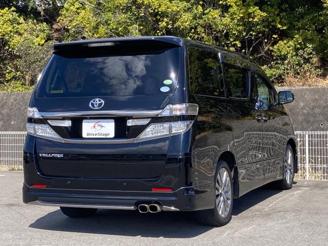 ヴェルファイア ２．４Ｚ　ゴールデンアイズ　禁煙　全周囲カメラ　後席フリップダウンモニター　社外マフラー　黒ハーフレザー　両側パワースライドドア　純正ナビ　フルセグ　純正１８インチアルミ　前後クリソナ　ＥＴＣ　ＵＳＢポート　エアロ　車検整備付（12枚目）