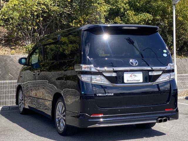 ヴェルファイア ２．４Ｚ　ゴールデンアイズ　禁煙　全周囲カメラ　後席フリップダウンモニター　社外マフラー　黒ハーフレザー　両側パワースライドドア　純正ナビ　フルセグ　純正１８インチアルミ　前後クリソナ　ＥＴＣ　ＵＳＢポート　エアロ　車検整備付（13枚目）