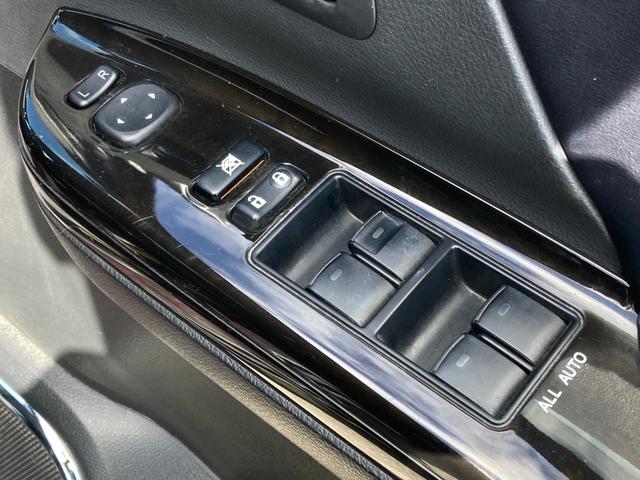 ヴェルファイア ２．４Ｚ　ゴールデンアイズ　禁煙　全周囲カメラ　後席フリップダウンモニター　社外マフラー　黒ハーフレザー　両側パワースライドドア　純正ナビ　フルセグ　純正１８インチアルミ　前後クリソナ　ＥＴＣ　ＵＳＢポート　エアロ　車検整備付（28枚目）