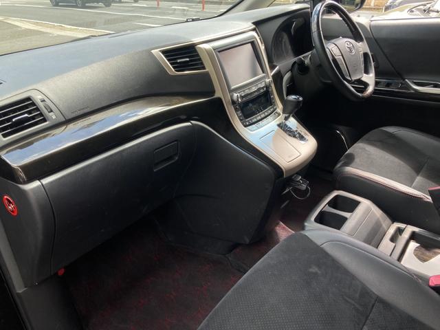 ヴェルファイア ２．４Ｚ　ゴールデンアイズ　禁煙　全周囲カメラ　後席フリップダウンモニター　社外マフラー　黒ハーフレザー　両側パワースライドドア　純正ナビ　フルセグ　純正１８インチアルミ　前後クリソナ　ＥＴＣ　ＵＳＢポート　エアロ　車検整備付（50枚目）