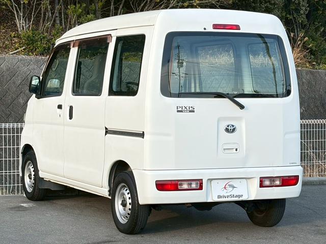 ピクシスバン スペシャル　５速ＭＴ　ユーザー買取　禁煙車　両側スライドドア　エアコン　運転席・助手席エアバック　純正オーディオ　パワーステアリング　ヘッドライトレベライザー　車検整備付（8枚目）