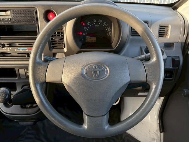 ピクシスバン スペシャル　５速ＭＴ　ユーザー買取　禁煙車　両側スライドドア　エアコン　運転席・助手席エアバック　純正オーディオ　パワーステアリング　ヘッドライトレベライザー　車検整備付（9枚目）