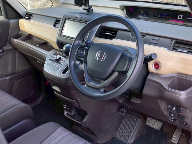 フリード Ｇ　ユーザー買取　禁煙車　社外ナビ　フルセグＴＶ　バックカメラ　ドライブレコーダー　パワースライドドア　Ｂｌｕｅｔｏｏｔｈ　ＥＴＣ　アイドリングストップ　スマートキー　プッシュスタート　ＤＶＤ再生可能（12枚目）