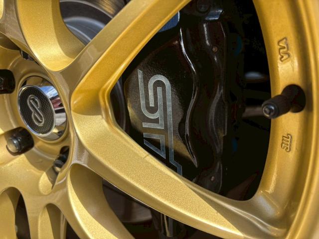 ＷＲＸ ＳＴＩ ＳＴＩ　禁煙　６ＭＴ　ユーザー買取　Ｔベルト交換済み　ＳＴＩフルエアロ　ＳＴＩマフラー　社外ナビ　バックカメラ　ＥＮＫＥＩ１８インチＡＷ　追加ブーストメーター　ブレンボキャリパー　レーダー探知機　法定点検整備（34枚目）