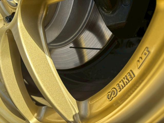 ＷＲＸ ＳＴＩ ＳＴＩ　禁煙　６ＭＴ　ユーザー買取　Ｔベルト交換済み　ＳＴＩフルエアロ　ＳＴＩマフラー　社外ナビ　バックカメラ　ＥＮＫＥＩ１８インチＡＷ　追加ブーストメーター　ブレンボキャリパー　レーダー探知機　法定点検整備（35枚目）