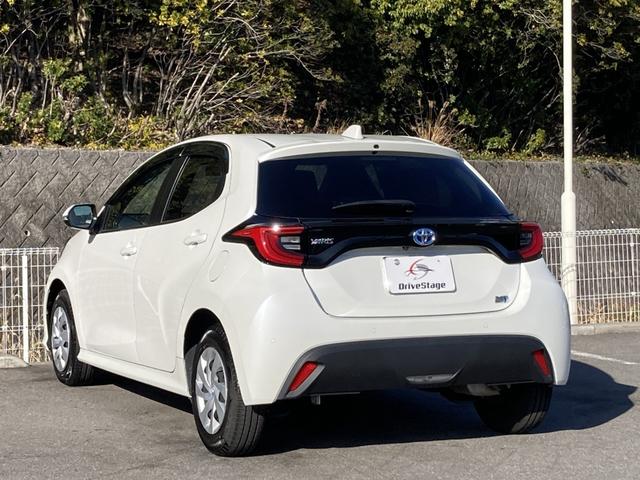 ヤリス ハイブリッドG ワンオーナー 禁煙 純正ナビ パノラミックビューモニター 衝突軽減ブレーキ LEDヘッドライト 前後ドラレコ ETC フルセグ レーダークルーズ プッシュスタート Bluetooth接続 車検整備付(10枚目)