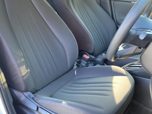 ヤリス ハイブリッドG ワンオーナー 禁煙 純正ナビ パノラミックビューモニター 衝突軽減ブレーキ LEDヘッドライト 前後ドラレコ ETC フルセグ レーダークルーズ プッシュスタート Bluetooth接続 車検整備付(11枚目)