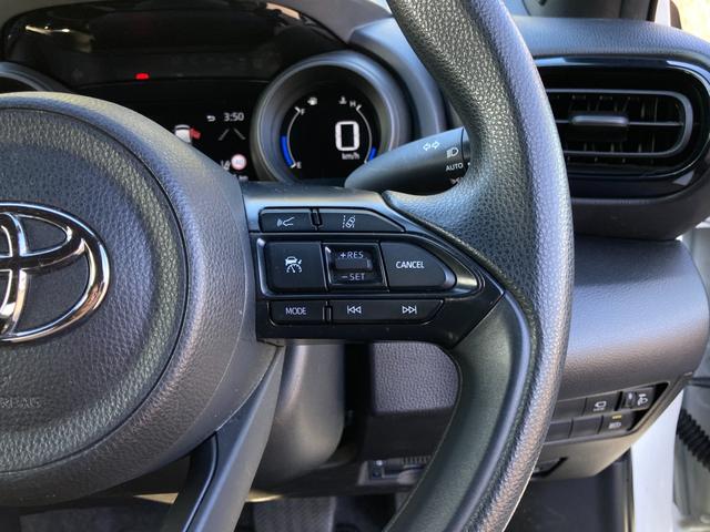 ヤリス ハイブリッドG ワンオーナー 禁煙 純正ナビ パノラミックビューモニター 衝突軽減ブレーキ LEDヘッドライト 前後ドラレコ ETC フルセグ レーダークルーズ プッシュスタート Bluetooth接続 車検整備付(18枚目)