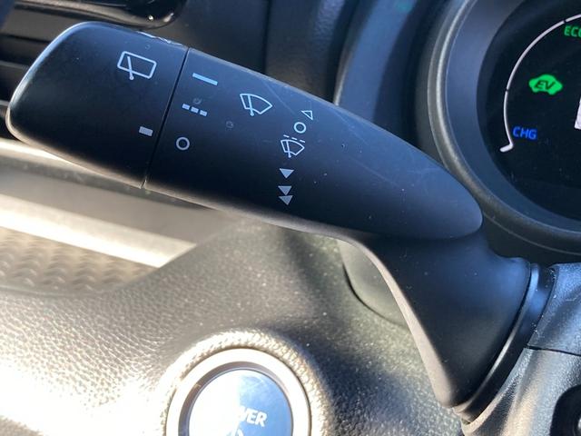 ヤリス ハイブリッドG ワンオーナー 禁煙 純正ナビ パノラミックビューモニター 衝突軽減ブレーキ LEDヘッドライト 前後ドラレコ ETC フルセグ レーダークルーズ プッシュスタート Bluetooth接続 車検整備付(19枚目)