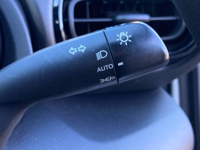 ヤリス ハイブリッドG ワンオーナー 禁煙 純正ナビ パノラミックビューモニター 衝突軽減ブレーキ LEDヘッドライト 前後ドラレコ ETC フルセグ レーダークルーズ プッシュスタート Bluetooth接続 車検整備付(20枚目)