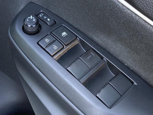 ヤリス ハイブリッドG ワンオーナー 禁煙 純正ナビ パノラミックビューモニター 衝突軽減ブレーキ LEDヘッドライト 前後ドラレコ ETC フルセグ レーダークルーズ プッシュスタート Bluetooth接続 車検整備付(22枚目)