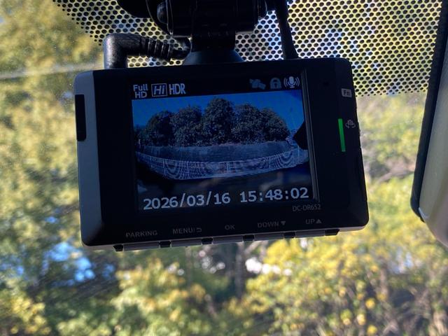 ヤリス ハイブリッドG ワンオーナー 禁煙 純正ナビ パノラミックビューモニター 衝突軽減ブレーキ LEDヘッドライト 前後ドラレコ ETC フルセグ レーダークルーズ プッシュスタート Bluetooth接続 車検整備付(27枚目)