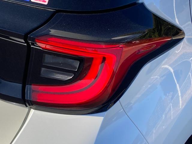 ヤリス ハイブリッドG ワンオーナー 禁煙 純正ナビ パノラミックビューモニター 衝突軽減ブレーキ LEDヘッドライト 前後ドラレコ ETC フルセグ レーダークルーズ プッシュスタート Bluetooth接続 車検整備付(32枚目)