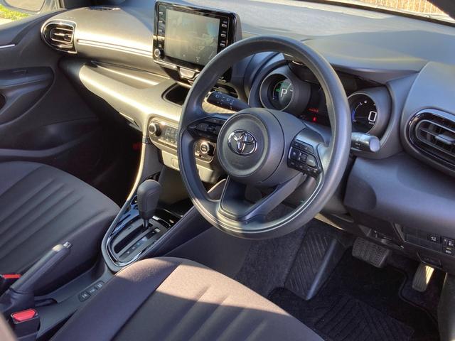 ヤリス ハイブリッドG ワンオーナー 禁煙 純正ナビ パノラミックビューモニター 衝突軽減ブレーキ LEDヘッドライト 前後ドラレコ ETC フルセグ レーダークルーズ プッシュスタート Bluetooth接続 車検整備付(45枚目)