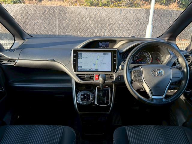 ヴォクシー ＺＳ　煌　禁煙車　純正１０型ナビ　フリップダウンモニター　バックカメラ　フルセグＴＶ　両側パワースライド　クルーズコントロール　Ｂｌｕｅｔｏｏｔｈ接続　ＥＴＣ２．０　衝突軽減ブレーキ　レーンキープ　純正１６ＡＷ（6枚目）