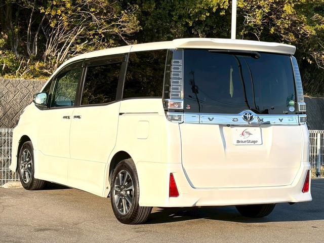 ヴォクシー ＺＳ　煌　禁煙車　純正１０型ナビ　フリップダウンモニター　バックカメラ　フルセグＴＶ　両側パワースライド　クルーズコントロール　Ｂｌｕｅｔｏｏｔｈ接続　ＥＴＣ２．０　衝突軽減ブレーキ　レーンキープ　純正１６ＡＷ（8枚目）