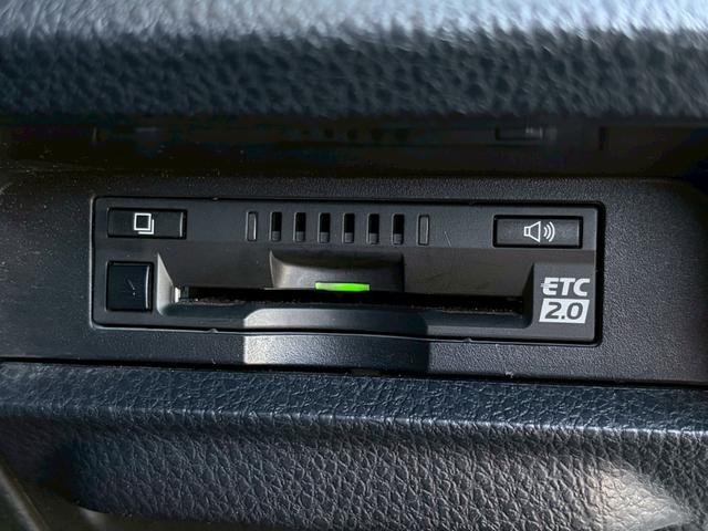 ヴォクシー ＺＳ　煌　禁煙車　純正１０型ナビ　フリップダウンモニター　バックカメラ　フルセグＴＶ　両側パワースライド　クルーズコントロール　Ｂｌｕｅｔｏｏｔｈ接続　ＥＴＣ２．０　衝突軽減ブレーキ　レーンキープ　純正１６ＡＷ（13枚目）