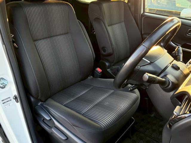 ヴォクシー ＺＳ　煌　禁煙車　純正１０型ナビ　フリップダウンモニター　バックカメラ　フルセグＴＶ　両側パワースライド　クルーズコントロール　Ｂｌｕｅｔｏｏｔｈ接続　ＥＴＣ２．０　衝突軽減ブレーキ　レーンキープ　純正１６ＡＷ（15枚目）