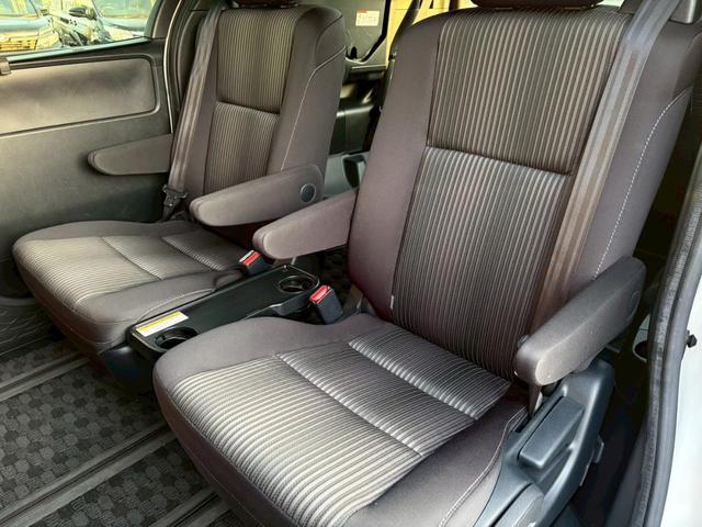 ヴォクシー ＺＳ　煌　禁煙車　純正１０型ナビ　フリップダウンモニター　バックカメラ　フルセグＴＶ　両側パワースライド　クルーズコントロール　Ｂｌｕｅｔｏｏｔｈ接続　ＥＴＣ２．０　衝突軽減ブレーキ　レーンキープ　純正１６ＡＷ（16枚目）