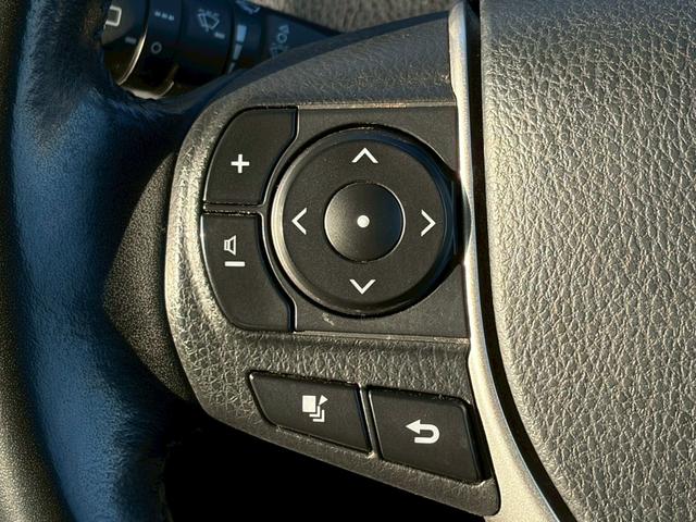 ヴォクシー ＺＳ　煌　禁煙車　純正１０型ナビ　フリップダウンモニター　バックカメラ　フルセグＴＶ　両側パワースライド　クルーズコントロール　Ｂｌｕｅｔｏｏｔｈ接続　ＥＴＣ２．０　衝突軽減ブレーキ　レーンキープ　純正１６ＡＷ（26枚目）