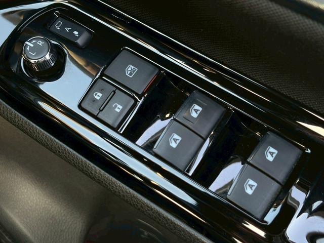 ヴォクシー ＺＳ　煌　禁煙車　純正１０型ナビ　フリップダウンモニター　バックカメラ　フルセグＴＶ　両側パワースライド　クルーズコントロール　Ｂｌｕｅｔｏｏｔｈ接続　ＥＴＣ２．０　衝突軽減ブレーキ　レーンキープ　純正１６ＡＷ（30枚目）