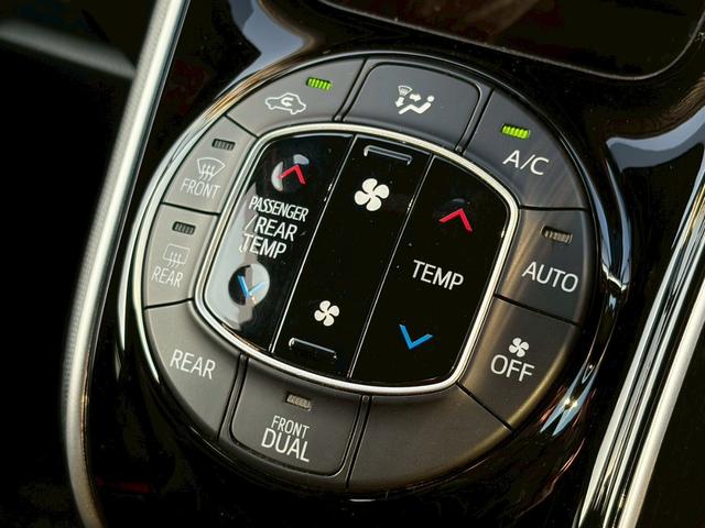 ヴォクシー ＺＳ　煌　禁煙車　純正１０型ナビ　フリップダウンモニター　バックカメラ　フルセグＴＶ　両側パワースライド　クルーズコントロール　Ｂｌｕｅｔｏｏｔｈ接続　ＥＴＣ２．０　衝突軽減ブレーキ　レーンキープ　純正１６ＡＷ（34枚目）