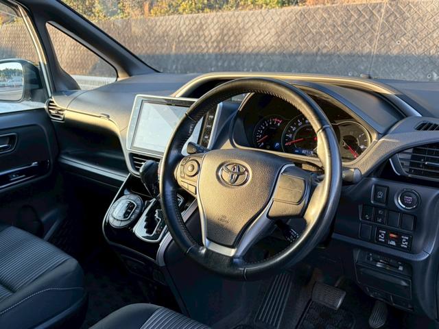 ヴォクシー ＺＳ　煌　禁煙車　純正１０型ナビ　フリップダウンモニター　バックカメラ　フルセグＴＶ　両側パワースライド　クルーズコントロール　Ｂｌｕｅｔｏｏｔｈ接続　ＥＴＣ２．０　衝突軽減ブレーキ　レーンキープ　純正１６ＡＷ（36枚目）