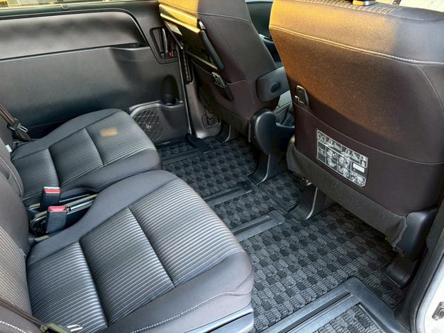 ヴォクシー ＺＳ　煌　禁煙車　純正１０型ナビ　フリップダウンモニター　バックカメラ　フルセグＴＶ　両側パワースライド　クルーズコントロール　Ｂｌｕｅｔｏｏｔｈ接続　ＥＴＣ２．０　衝突軽減ブレーキ　レーンキープ　純正１６ＡＷ（40枚目）