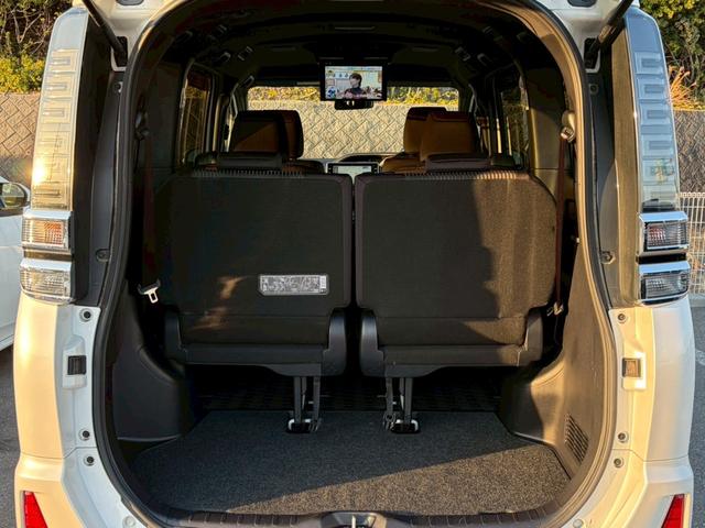 ヴォクシー ＺＳ　煌　禁煙車　純正１０型ナビ　フリップダウンモニター　バックカメラ　フルセグＴＶ　両側パワースライド　クルーズコントロール　Ｂｌｕｅｔｏｏｔｈ接続　ＥＴＣ２．０　衝突軽減ブレーキ　レーンキープ　純正１６ＡＷ（42枚目）