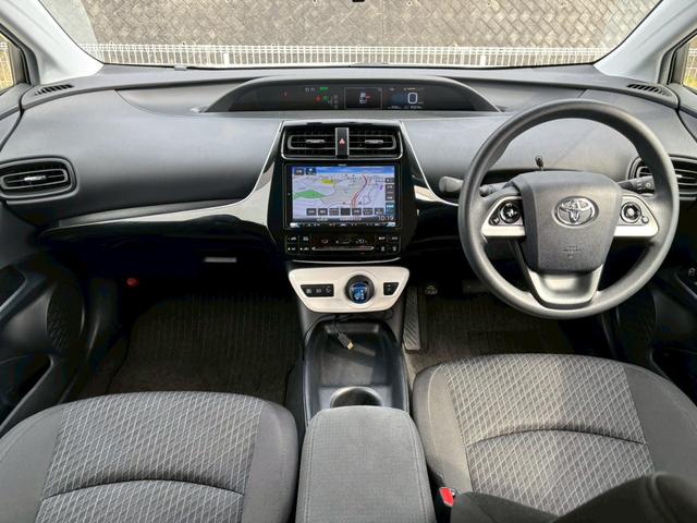 プリウス E ユーザー買取 禁煙 社外9インチSDナビ バックカメラ フルセグTV ETC LEDヘッドライト Bluetooth接続 HDMI接続 プッシュスタート カーテン・サイドエアバック オートライト(5枚目)