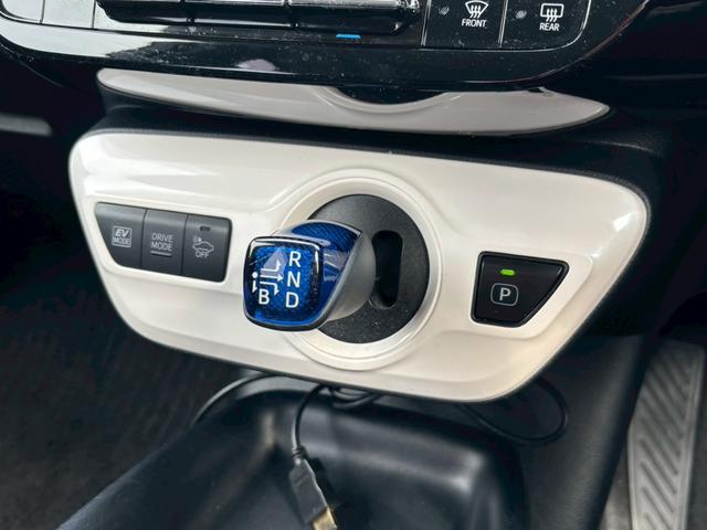 プリウス E ユーザー買取 禁煙 社外9インチSDナビ バックカメラ フルセグTV ETC LEDヘッドライト Bluetooth接続 HDMI接続 プッシュスタート カーテン・サイドエアバック オートライト(17枚目)