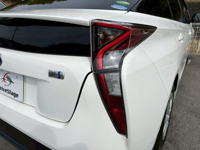 プリウス E ユーザー買取 禁煙 社外9インチSDナビ バックカメラ フルセグTV ETC LEDヘッドライト Bluetooth接続 HDMI接続 プッシュスタート カーテン・サイドエアバック オートライト(20枚目)