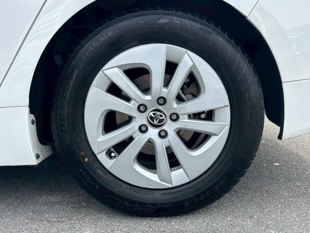 プリウス E ユーザー買取 禁煙 社外9インチSDナビ バックカメラ フルセグTV ETC LEDヘッドライト Bluetooth接続 HDMI接続 プッシュスタート カーテン・サイドエアバック オートライト(23枚目)