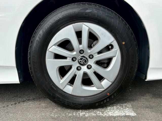 プリウス E ユーザー買取 禁煙 社外9インチSDナビ バックカメラ フルセグTV ETC LEDヘッドライト Bluetooth接続 HDMI接続 プッシュスタート カーテン・サイドエアバック オートライト(25枚目)