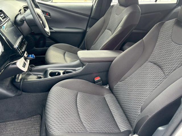 プリウス E ユーザー買取 禁煙 社外9インチSDナビ バックカメラ フルセグTV ETC LEDヘッドライト Bluetooth接続 HDMI接続 プッシュスタート カーテン・サイドエアバック オートライト(31枚目)