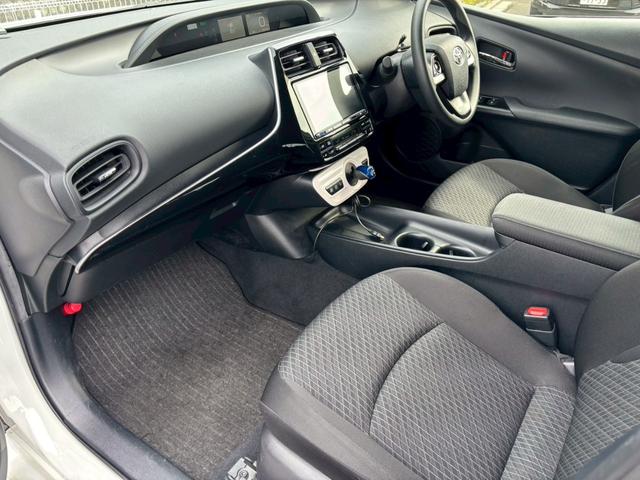 プリウス E ユーザー買取 禁煙 社外9インチSDナビ バックカメラ フルセグTV ETC LEDヘッドライト Bluetooth接続 HDMI接続 プッシュスタート カーテン・サイドエアバック オートライト(32枚目)