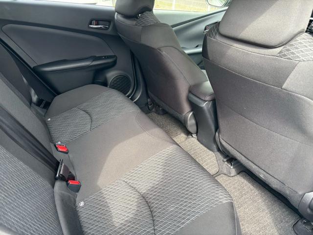 プリウス E ユーザー買取 禁煙 社外9インチSDナビ バックカメラ フルセグTV ETC LEDヘッドライト Bluetooth接続 HDMI接続 プッシュスタート カーテン・サイドエアバック オートライト(35枚目)