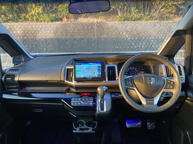 ステップワゴンスパーダ Z クールスピリット ワンオーナー ユーザー買取 禁煙 社外8インチナビ 両側電動スライドドア クルーズコントロール バックカメラ ETC 前後ドラレコ フルセグ 純正17インチAW キセノン パドルシフト スマートキー(6枚目)