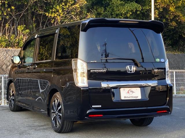 ステップワゴンスパーダ Z クールスピリット ワンオーナー ユーザー買取 禁煙 社外8インチナビ 両側電動スライドドア クルーズコントロール バックカメラ ETC 前後ドラレコ フルセグ 純正17インチAW キセノン パドルシフト スマートキー(9枚目)